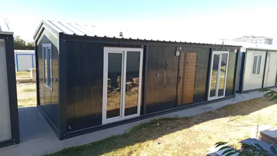 Sürme kapılı siyah konteyner