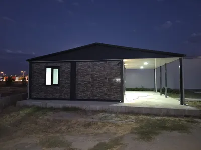 Taş kaplamalı prefabrik ev - gece