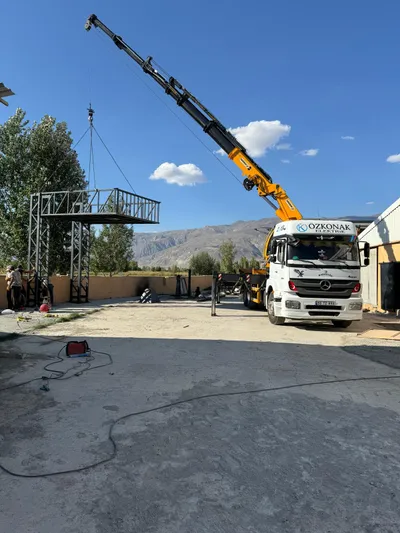 Vinç ile çelik konstrüksiyon montajı