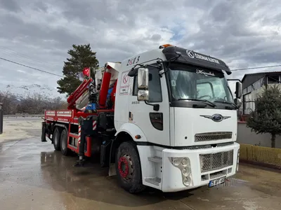 Ford Cargo kırmızı vinç